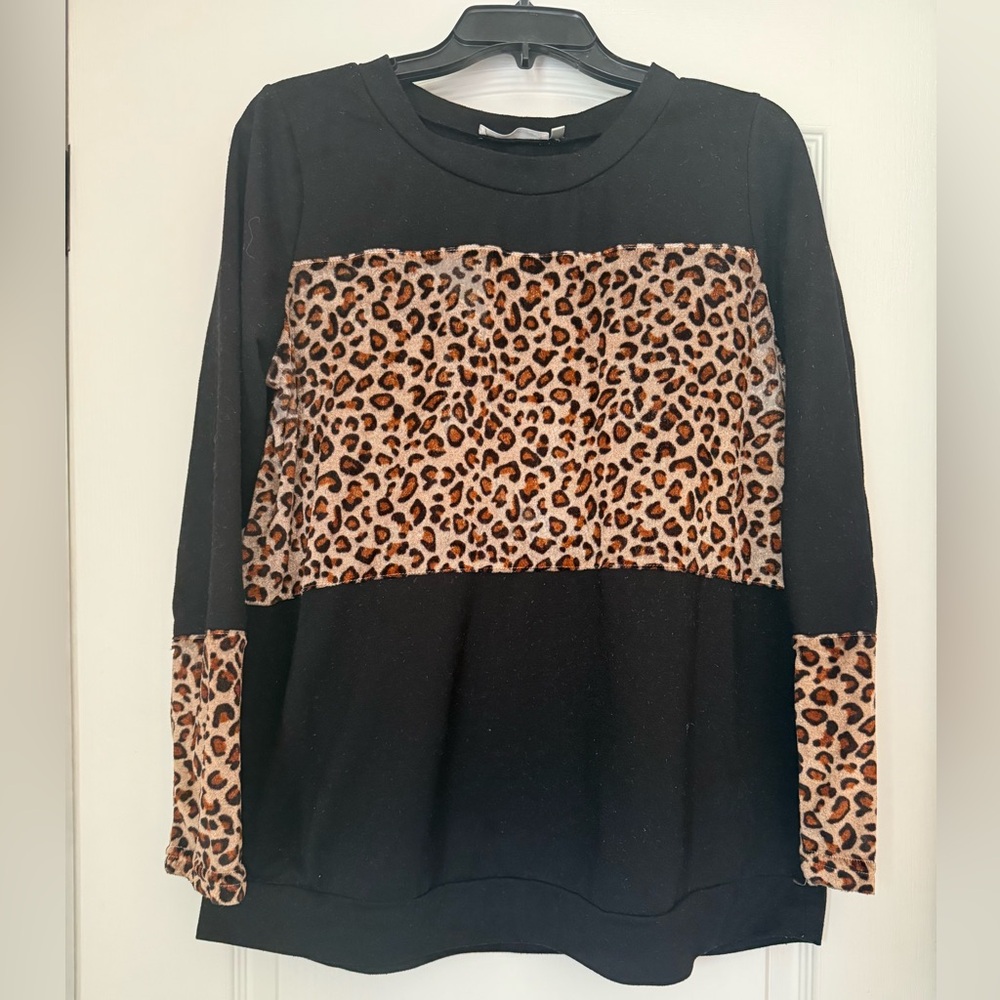 ANDREE BY UNIT Black and Leopard Print Sweatshirt
